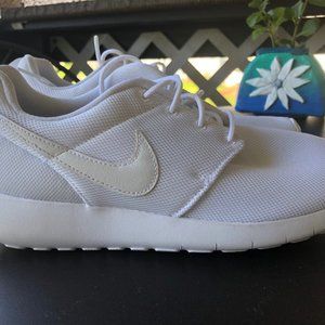 Nike Roche One Women's Size 7